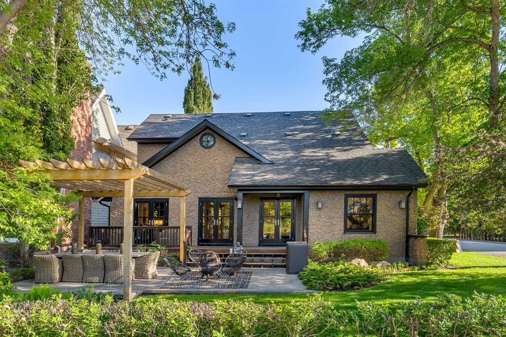 Picture for 239 37 Avenue SW