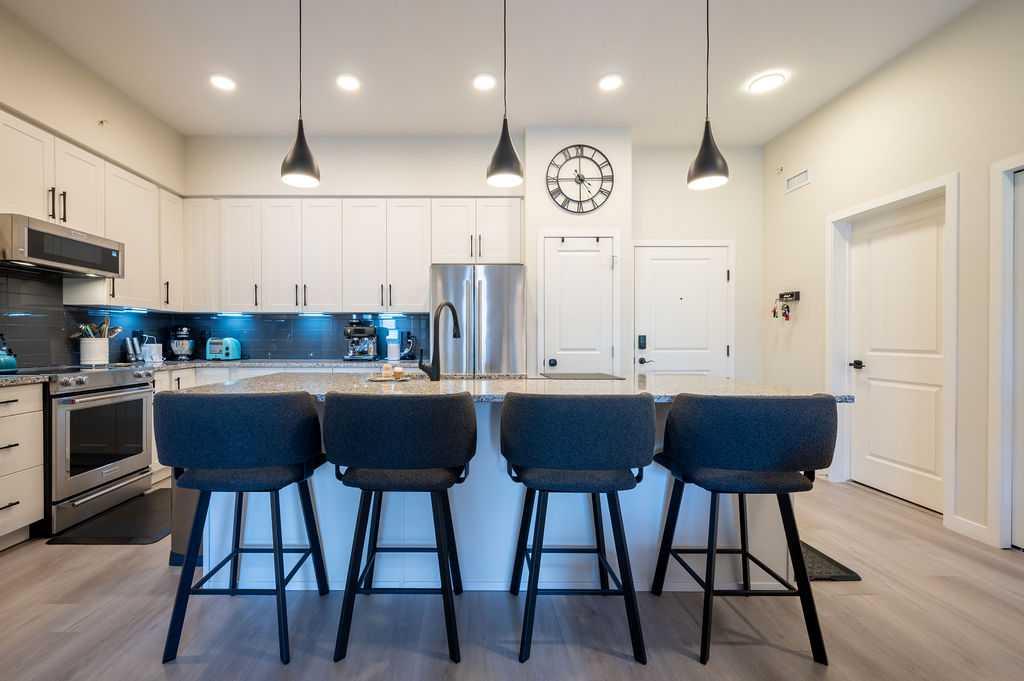 Picture for 410, 20 Mahogany Mews SE