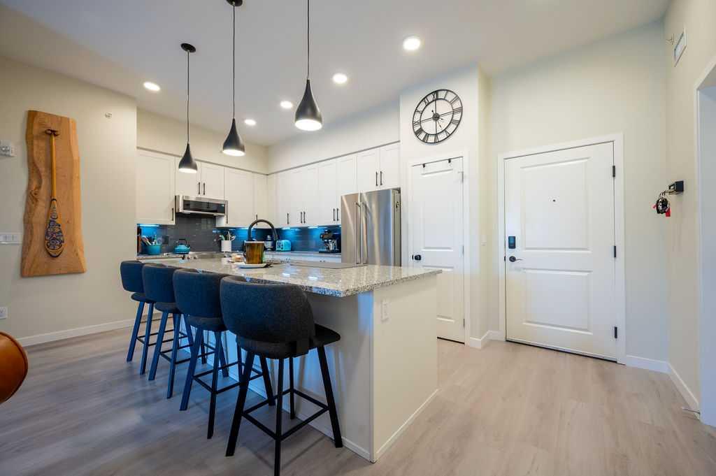 Picture for 410, 20 Mahogany Mews SE