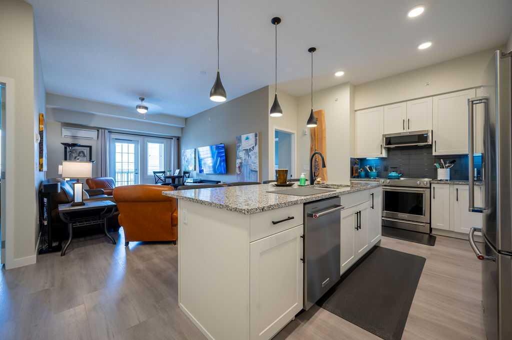 Picture for 410, 20 Mahogany Mews SE