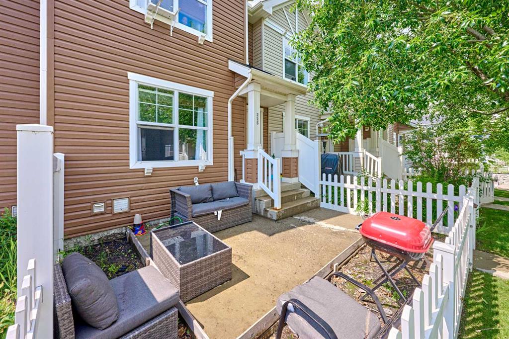 Picture for 225 ELGIN Gardens SE