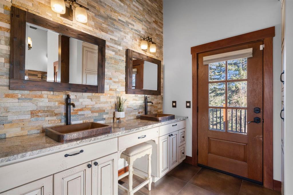 Picture for 178026 229 Street W https://www.cirrealty.ca/reb/creb/32/A2266432_13.jpg