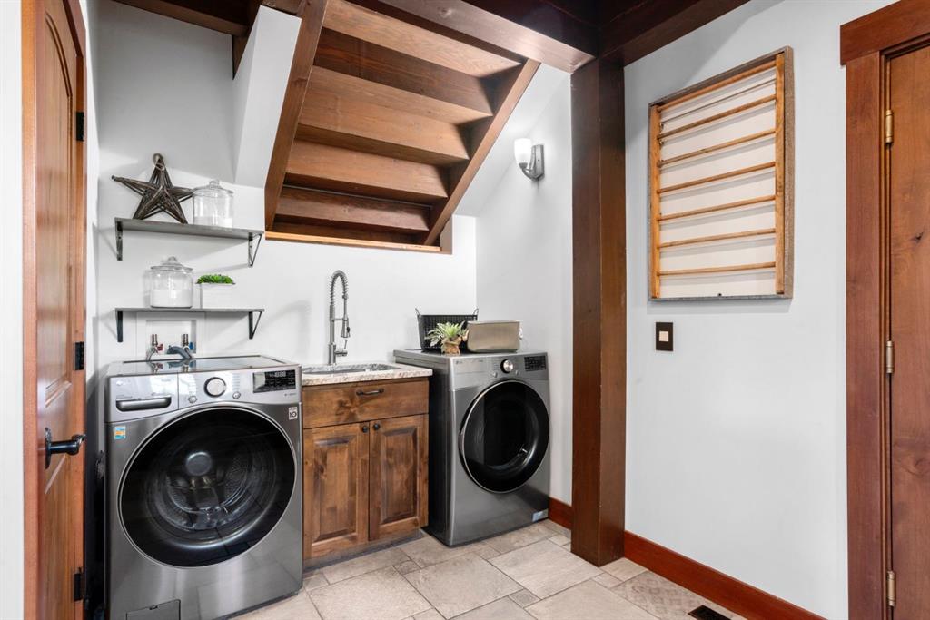 Picture for 178026 229 Street W https://www.cirrealty.ca/reb/creb/32/A2266432_19.jpg