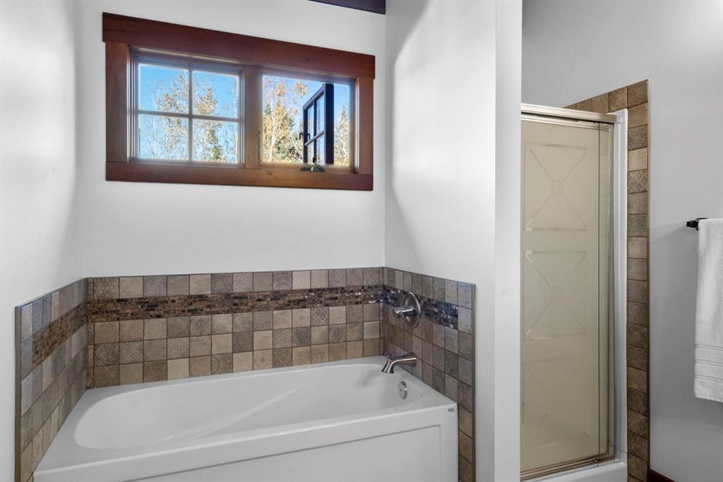 Picture for 178026 229 Street W https://www.cirrealty.ca/reb/creb/32/A2266432_28.jpg