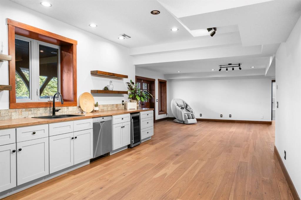 Picture for 178026 229 Street W https://www.cirrealty.ca/reb/creb/32/A2266432_31.jpg