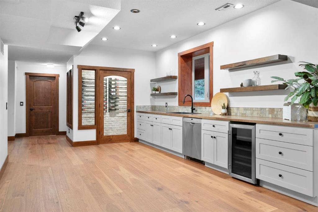 Picture for 178026 229 Street W https://www.cirrealty.ca/reb/creb/32/A2266432_32.jpg