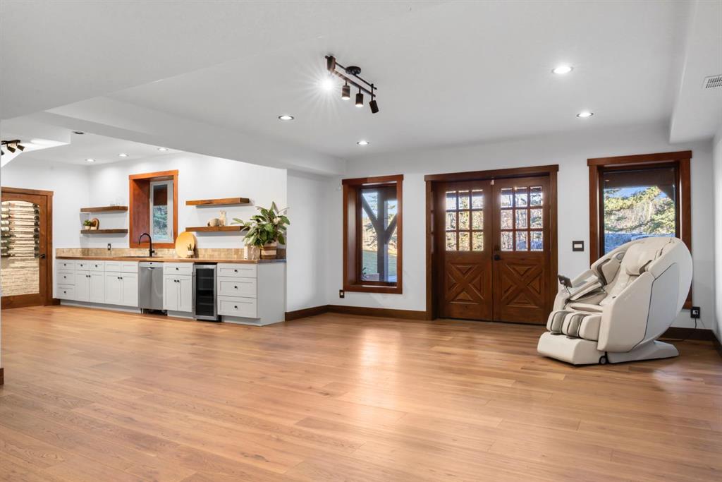 Picture for 178026 229 Street W https://www.cirrealty.ca/reb/creb/32/A2266432_33.jpg