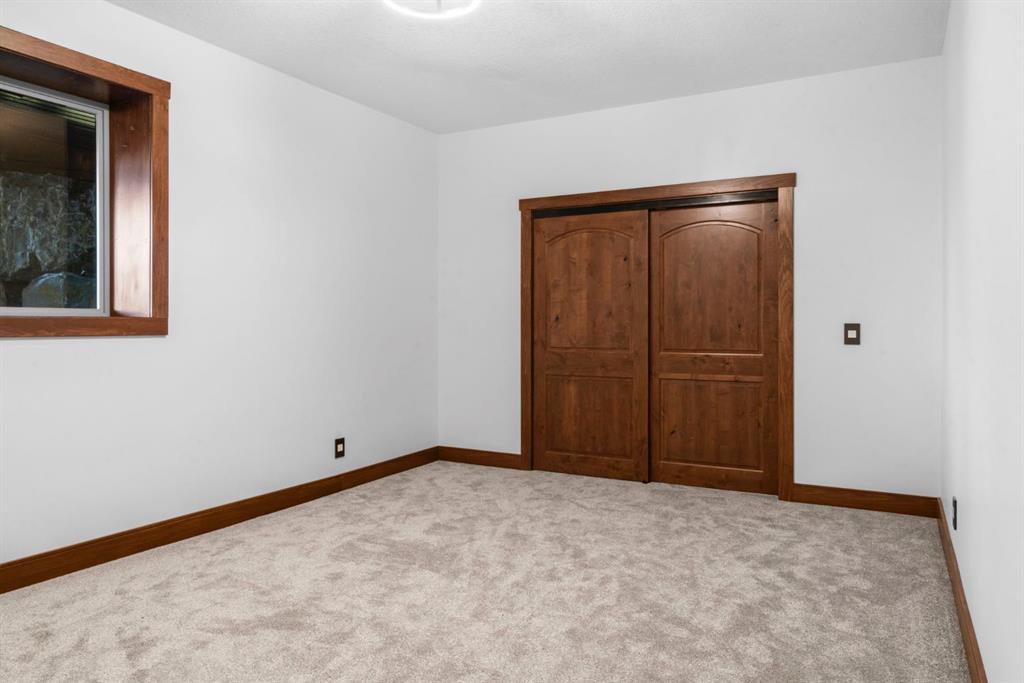 Picture for 178026 229 Street W https://www.cirrealty.ca/reb/creb/32/A2266432_34.jpg