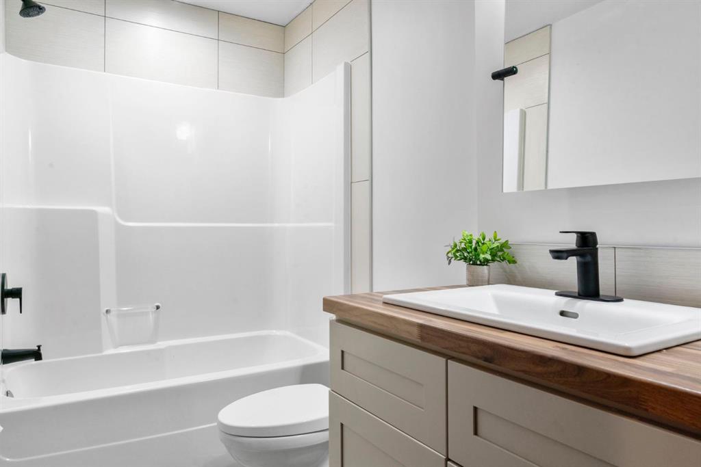 Picture for 178026 229 Street W https://www.cirrealty.ca/reb/creb/32/A2266432_35.jpg