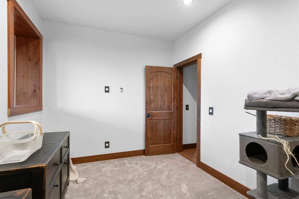 Picture for 178026 229 Street W https://www.cirrealty.ca/reb/creb/32/A2266432_37.jpg