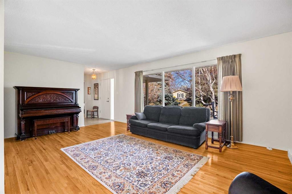 Picture for 827 Lake Emerald Place SE