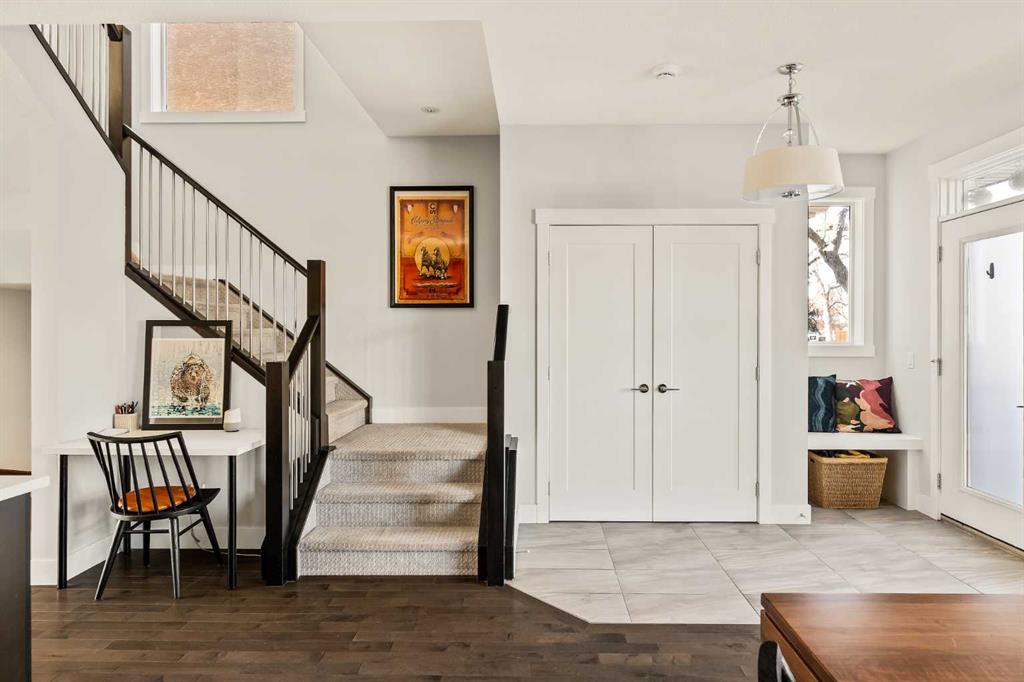 Picture for 447B 23 Avenue NW