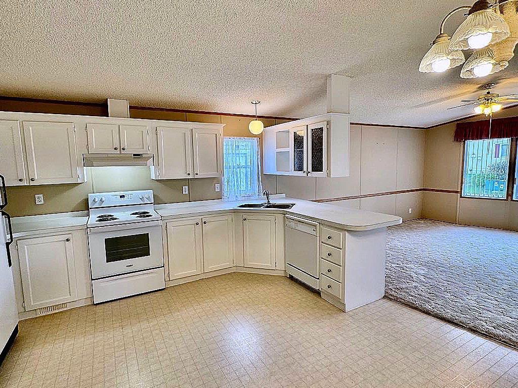 Picture for 328, 37543 England Way 