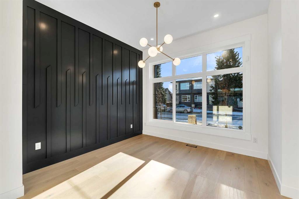 Picture for 452 22 Avenue NE