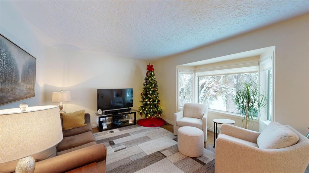 Picture for 716 55 Avenue SW