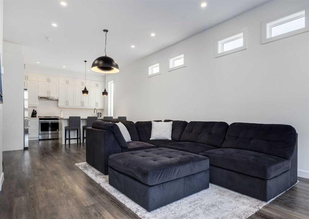 Picture for 1, 125 24 Avenue NE