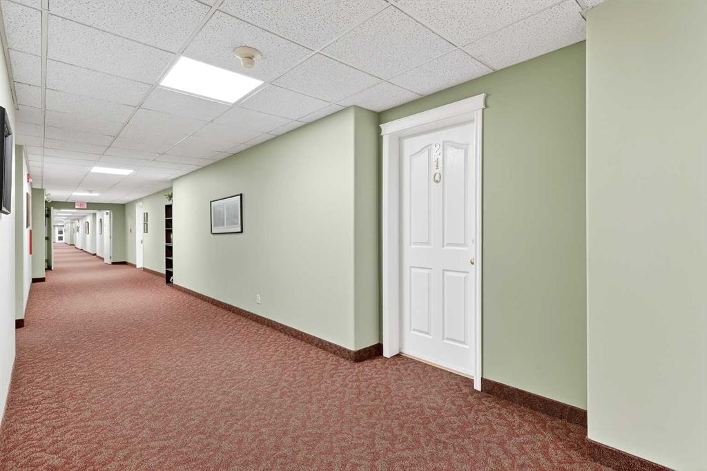 Picture for 210, 165 Manora Place NE