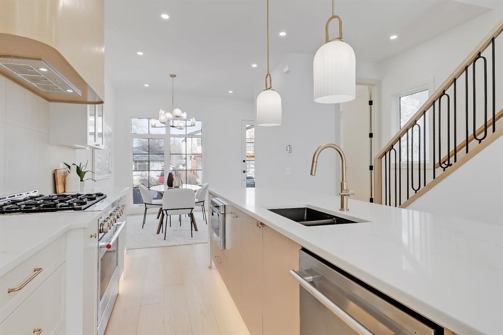 Picture for 417 22 Avenue NW