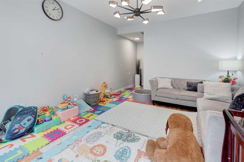 Picture for 107, 408 27 Avenue NE