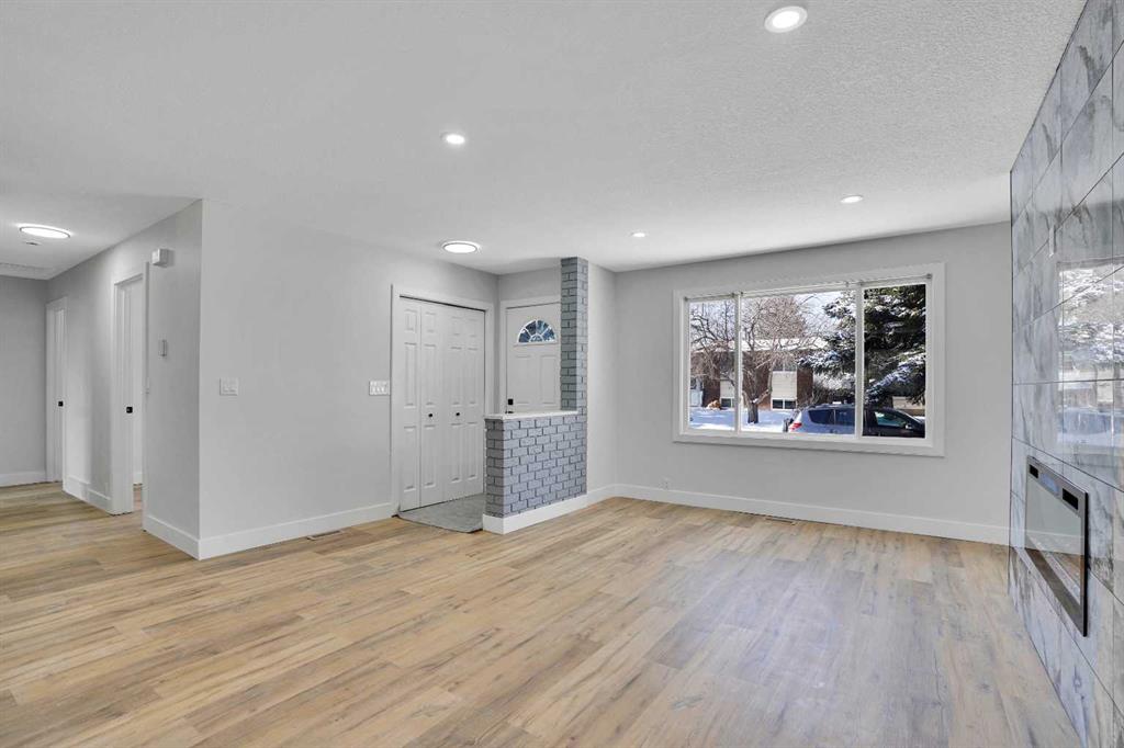 Picture for 363 Templeside Circle NE