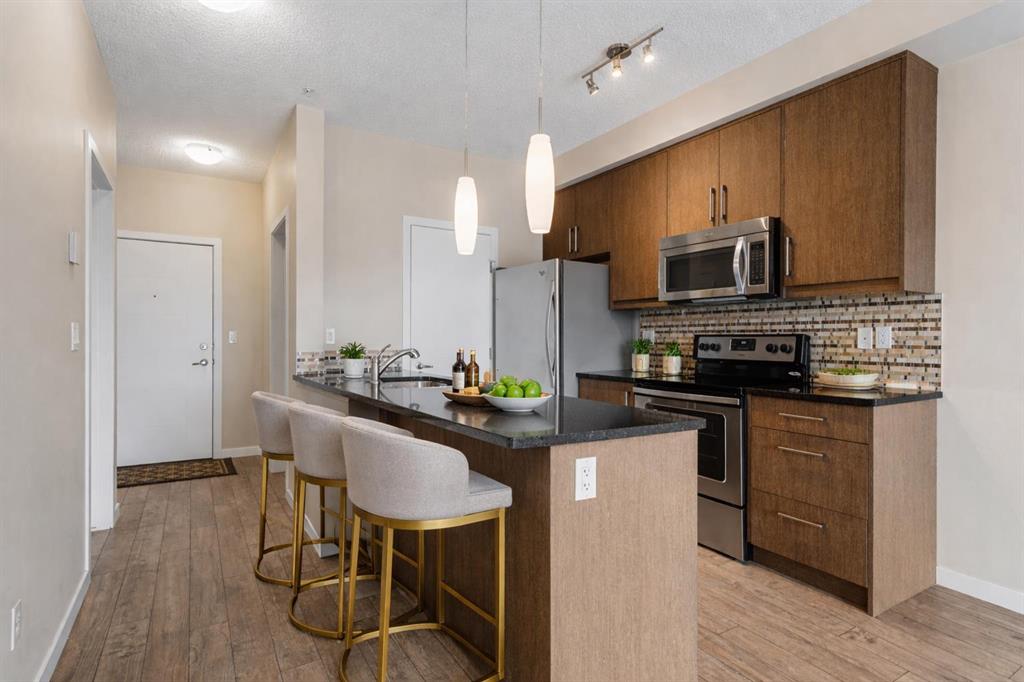 Picture for 311, 402 Marquis Lane SE