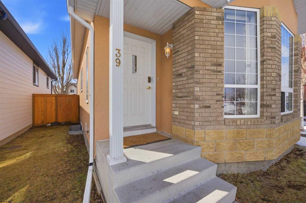 Picture for 39 Saddlemont Close NE