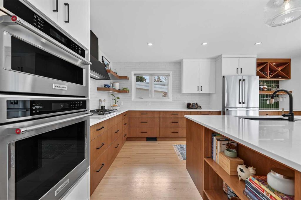 Picture for 3516 Lakeside Crescent SW