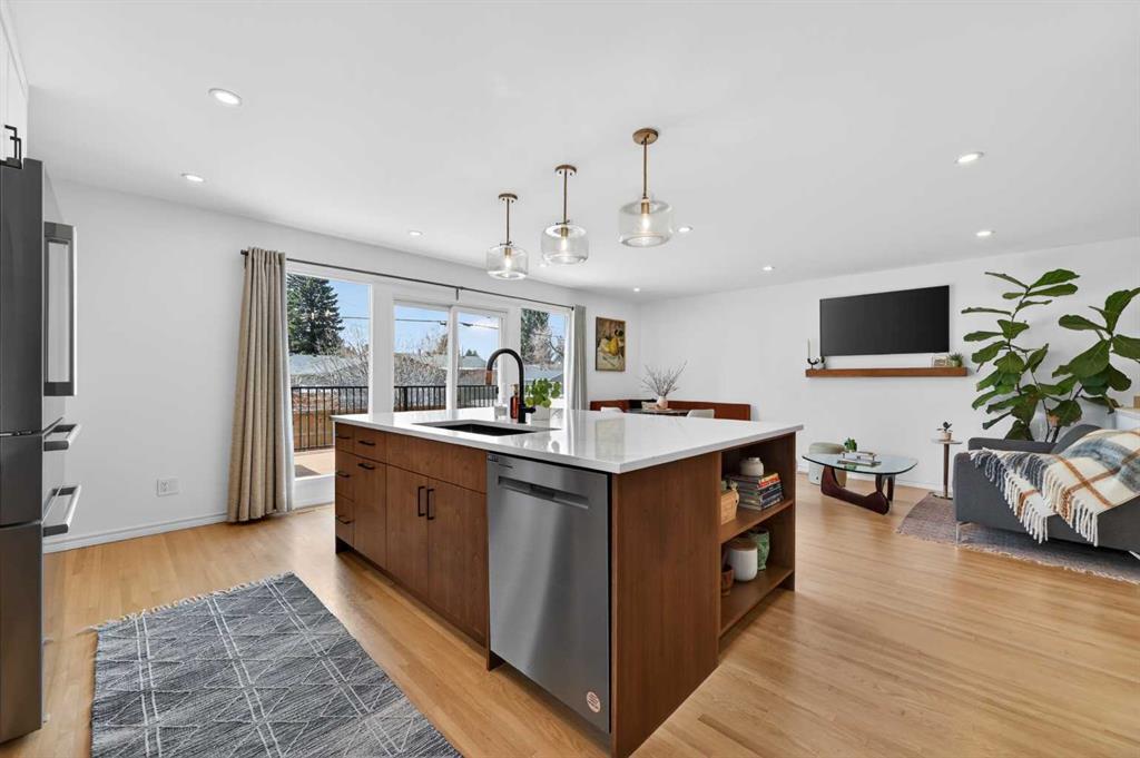 Picture for 3516 Lakeside Crescent SW