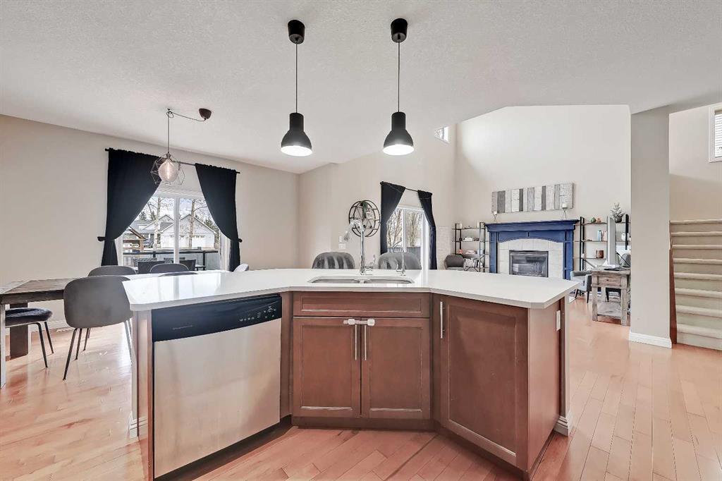 Picture for 196 Hawkmere Way 