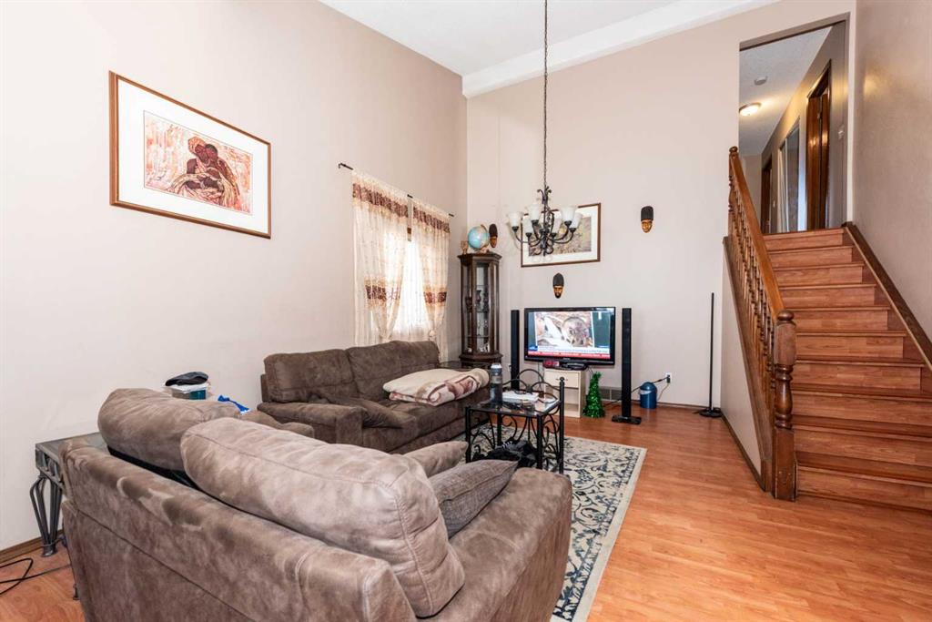 Picture for 27 VENTURA Way NE