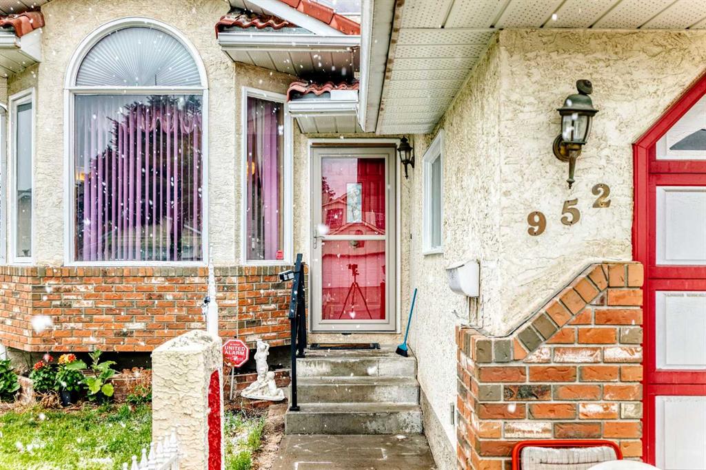 Picture for 952 Applewood Drive SE