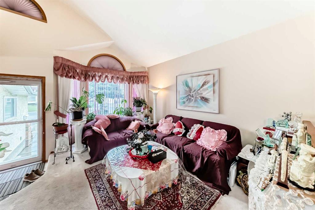 Picture for 952 Applewood Drive SE