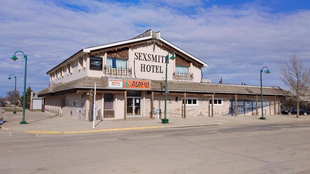 Picture for 9807 100 Street  https://www.cirrealty.ca/reb/creb/33/A2265633_2.jpg