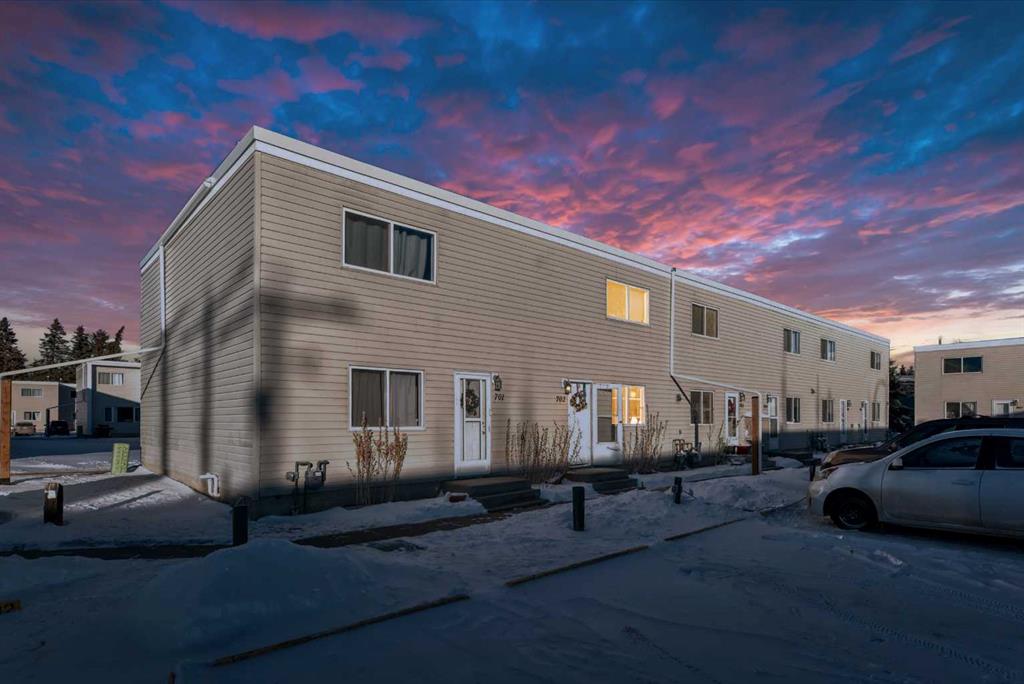 Picture for 702, 4719 33 Street 