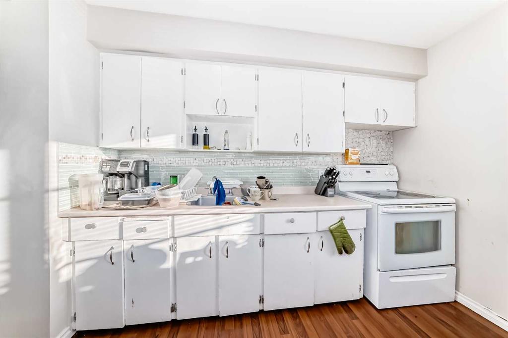 Picture for 702, 4719 33 Street 