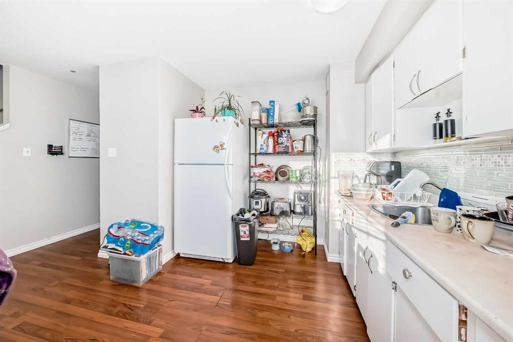 Picture for 702, 4719 33 Street 