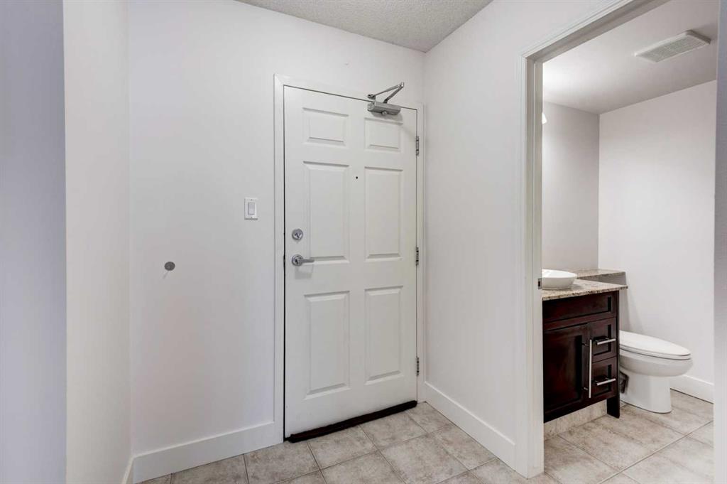 Picture for 117, 790 Kingsmere Crescent SW