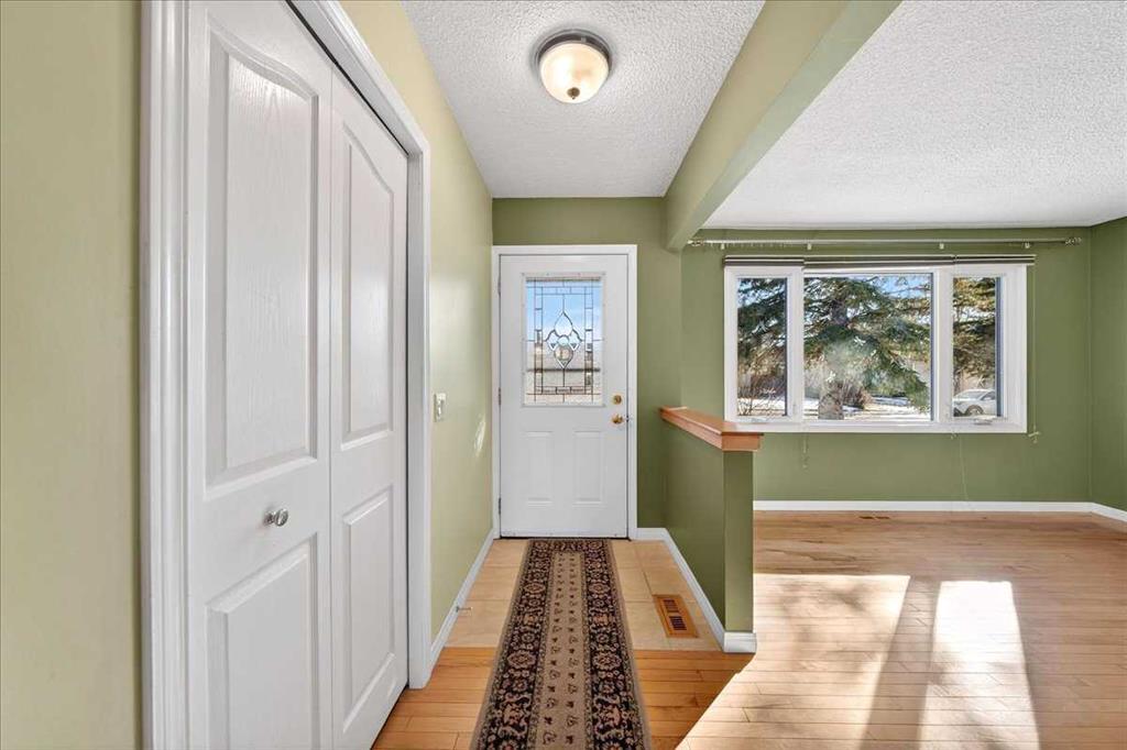 Picture for 215 Pinegrove Close NE