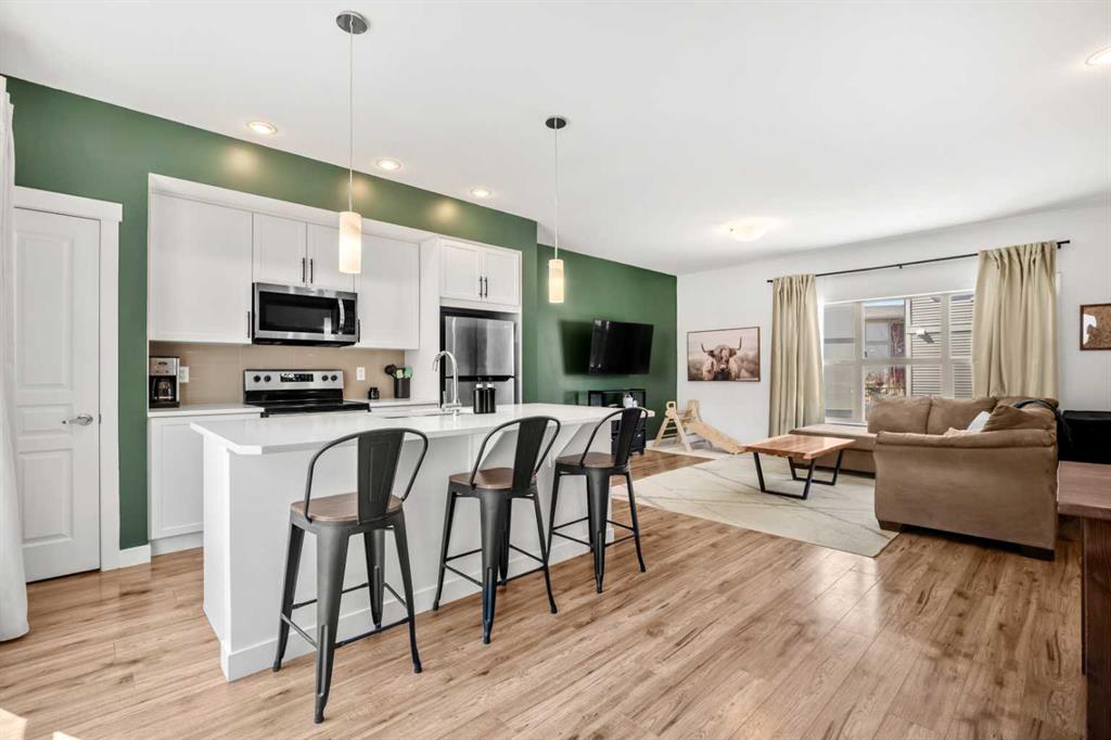 Picture for 901, 32 Horseshoe Crescent 