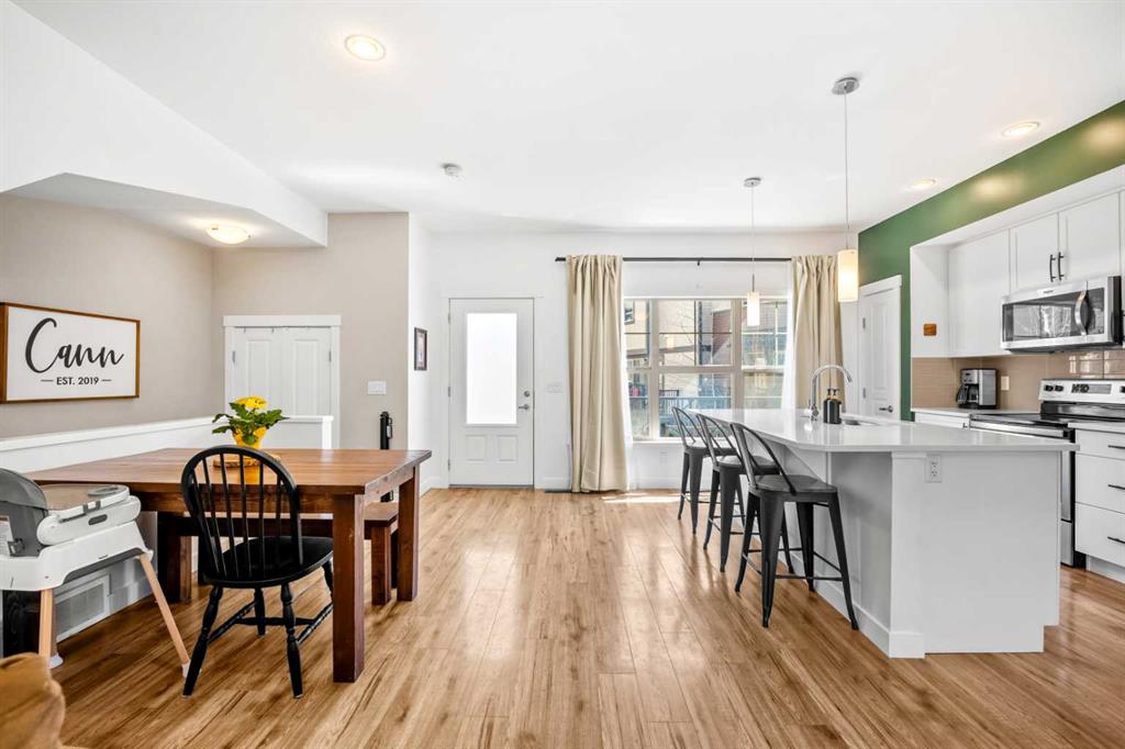 Picture for 901, 32 Horseshoe Crescent 