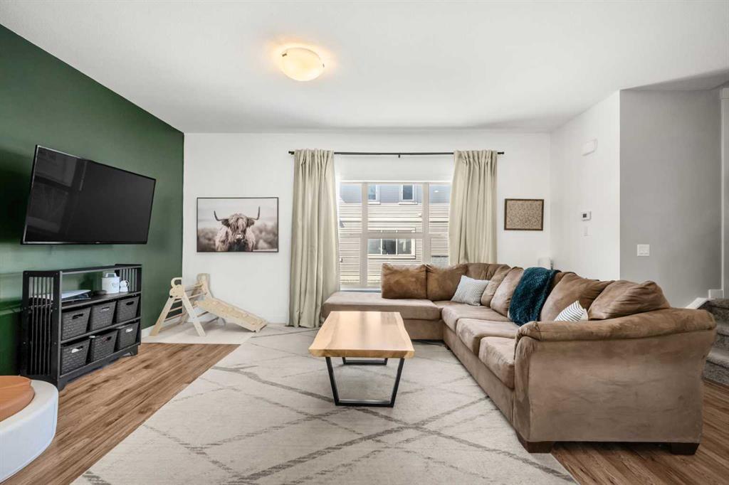 Picture for 901, 32 Horseshoe Crescent 