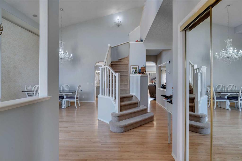 Picture for 37 Mt Yamnuska Place SE