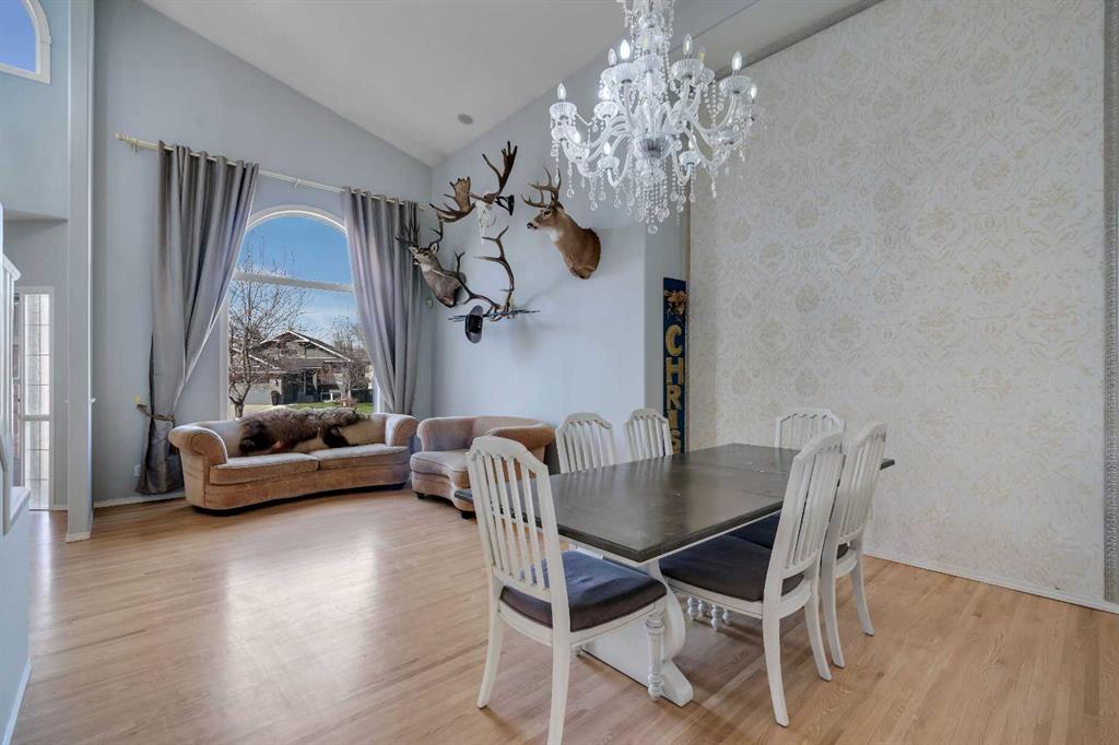 Picture for 37 Mt Yamnuska Place SE