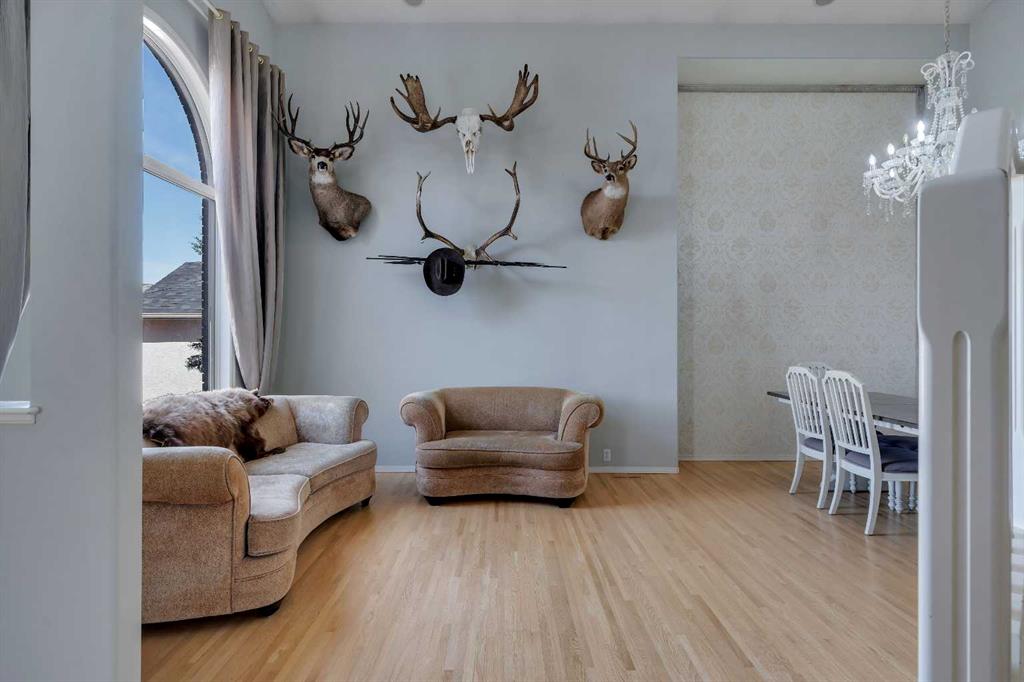 Picture for 37 Mt Yamnuska Place SE