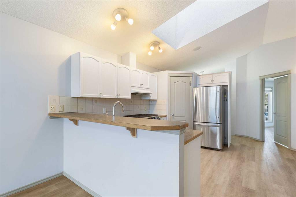 Picture for 252 Prestwick Heights SE