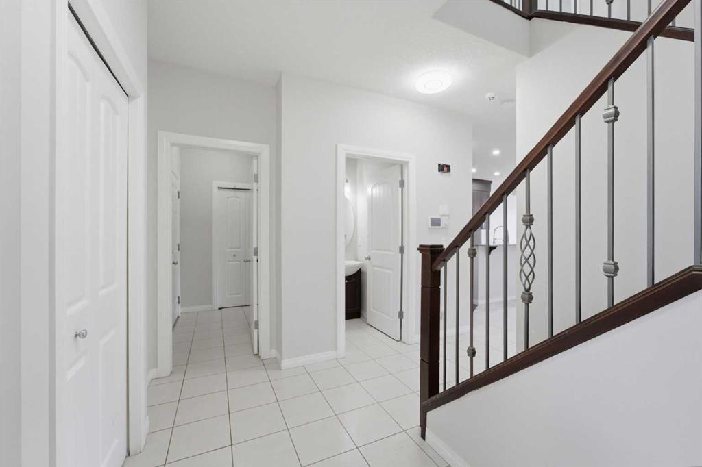 Picture for 42 Skyview Point Rise NE