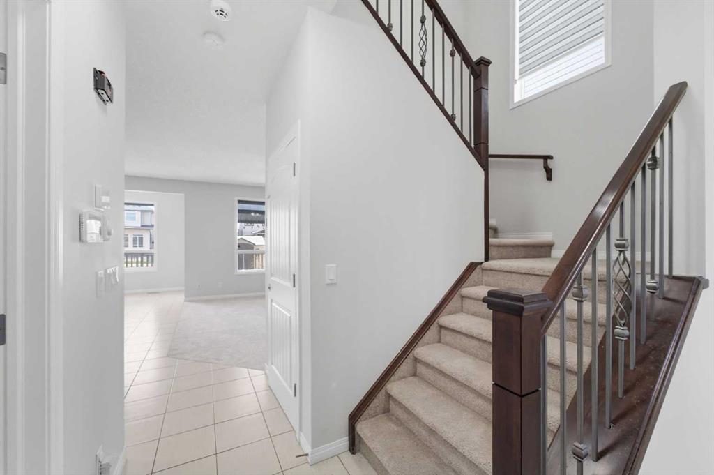 Picture for 42 Skyview Point Rise NE