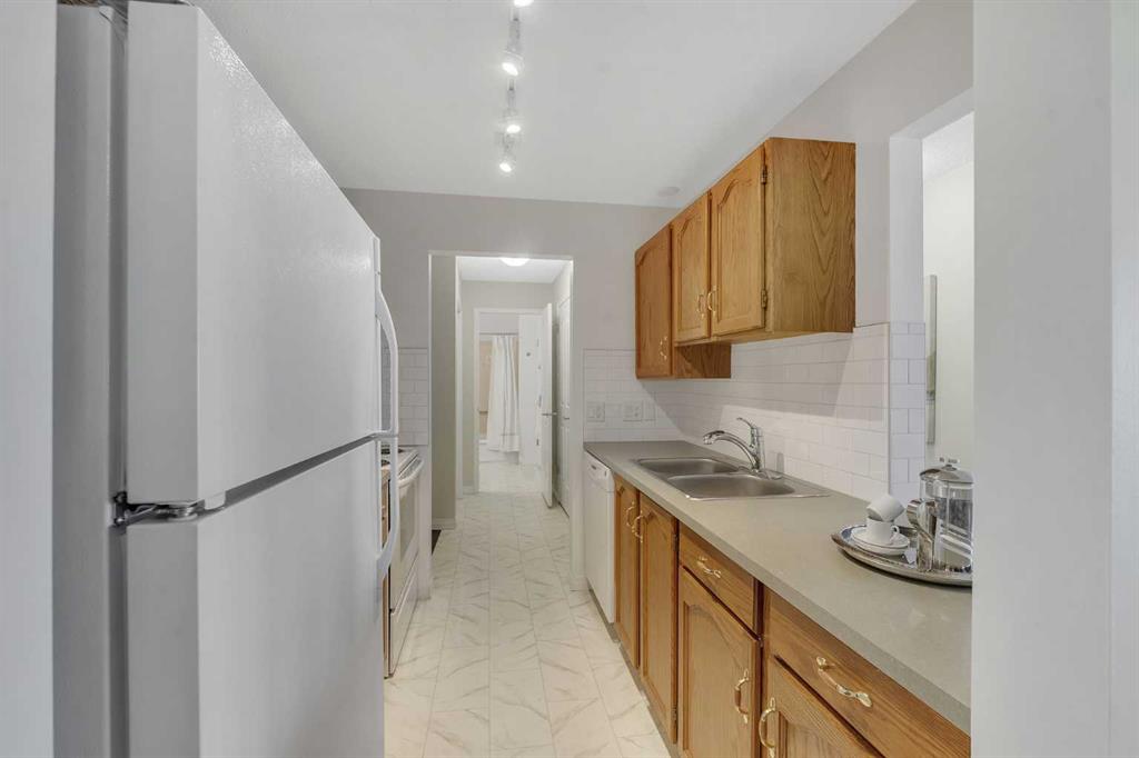 Picture for 210, 309 Woodside Drive NW