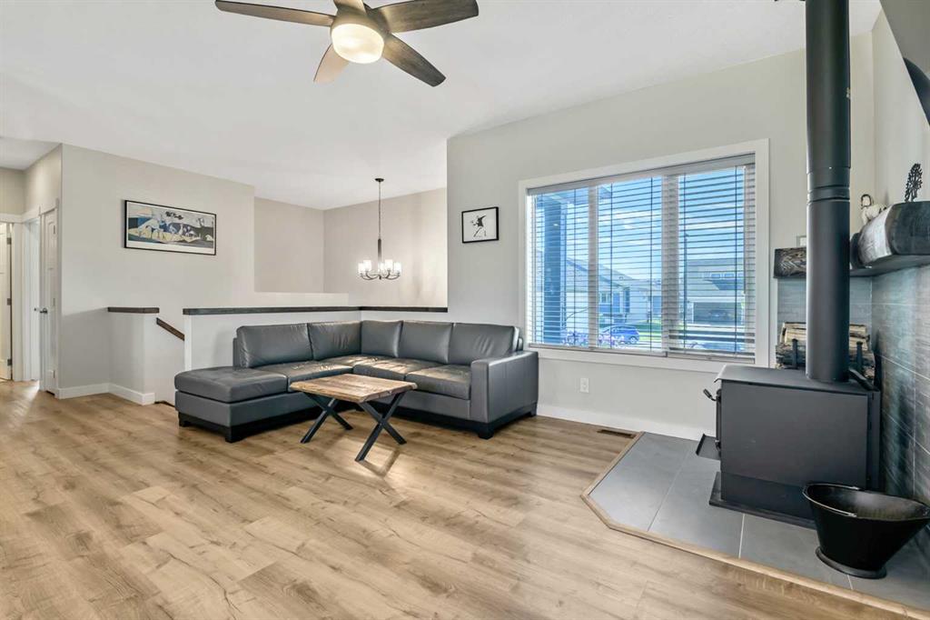 Picture for 674 Anderson Close NW