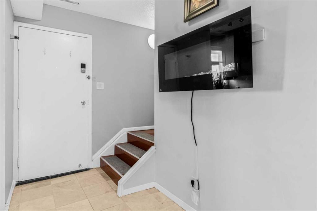 Picture for 8, 3726 Centre Street NE